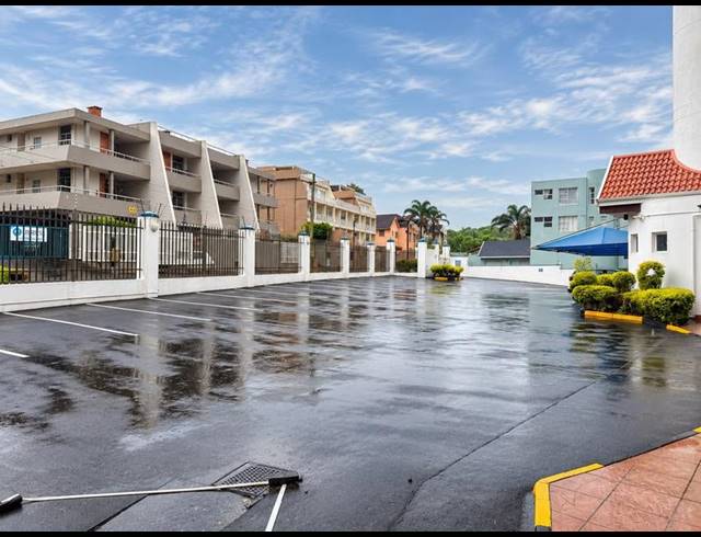 3 BEDROOM APARTMENT FOR SALE IN MARGATE BEACH